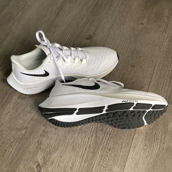 Like New Women’s Nike Air Zoom Pegasus 37 Running Shoes - Picture 10 of 16